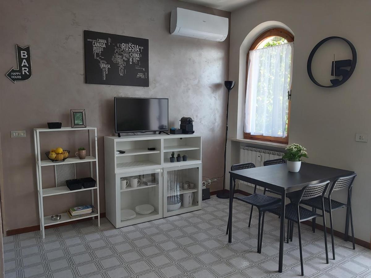 I Limoni Bilocale In Residence Con Piscina Пескиера дел Гарда Екстериор снимка