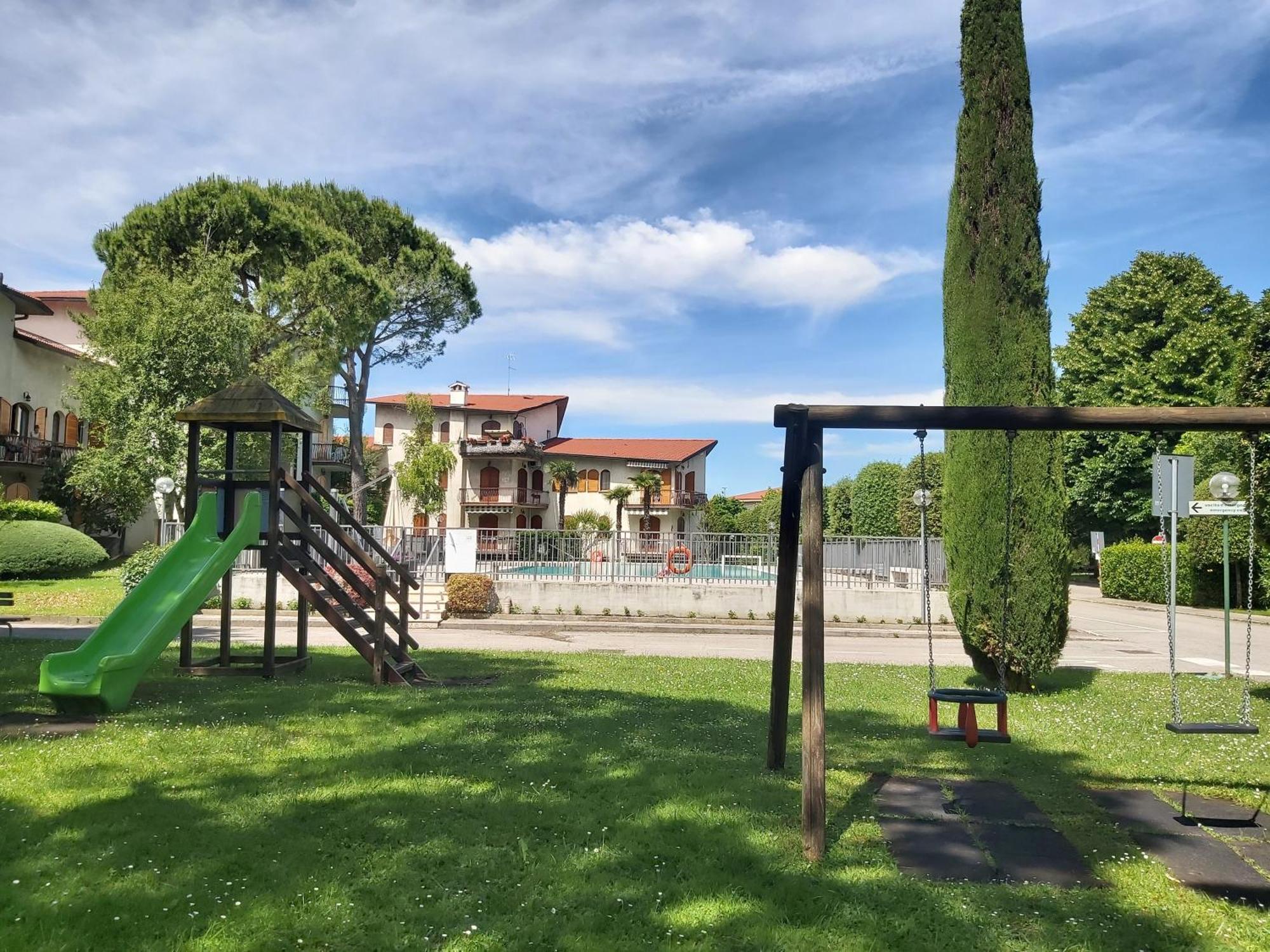 I Limoni Bilocale In Residence Con Piscina Пескиера дел Гарда Екстериор снимка