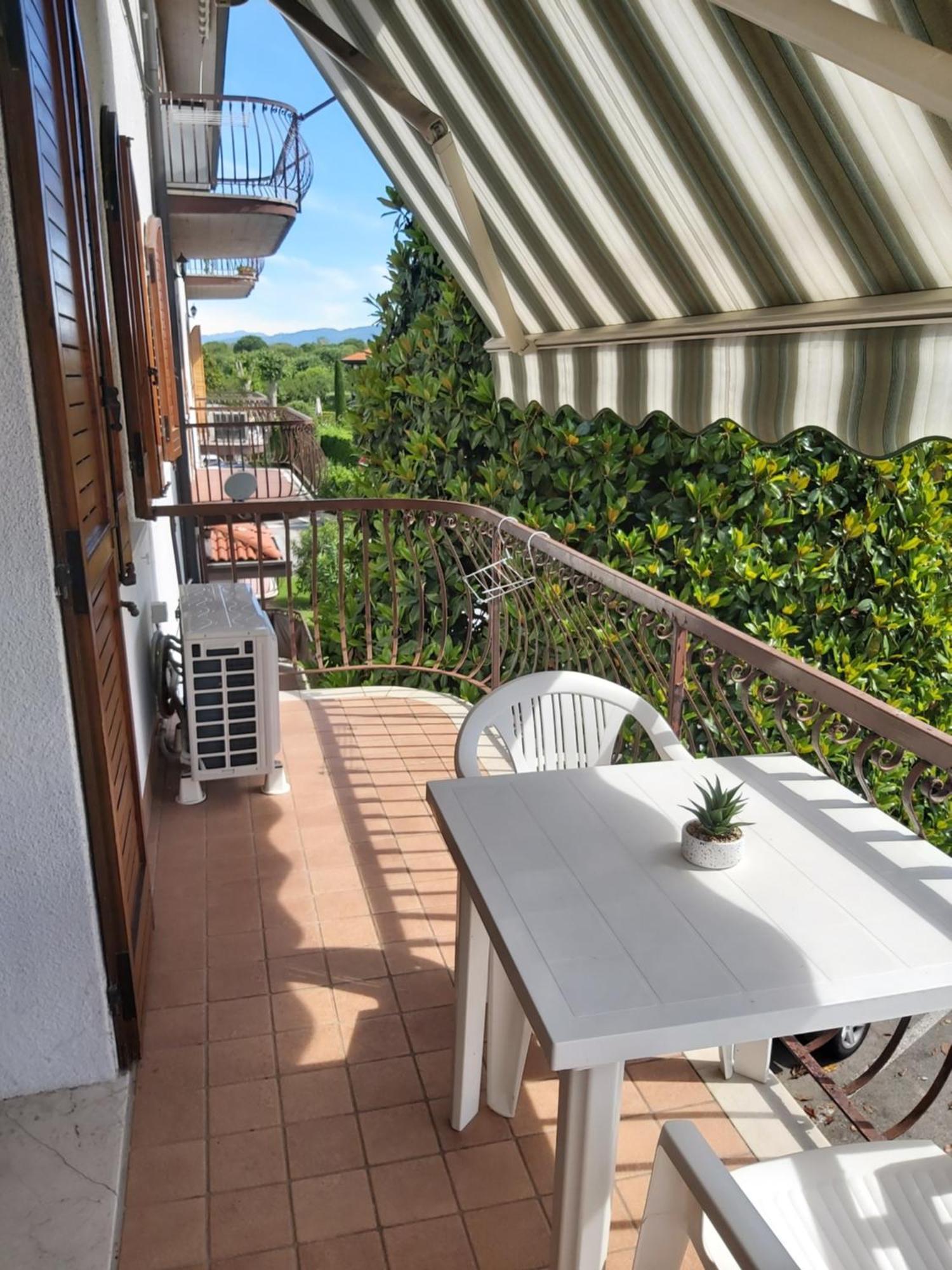 I Limoni Bilocale In Residence Con Piscina Пескиера дел Гарда Екстериор снимка